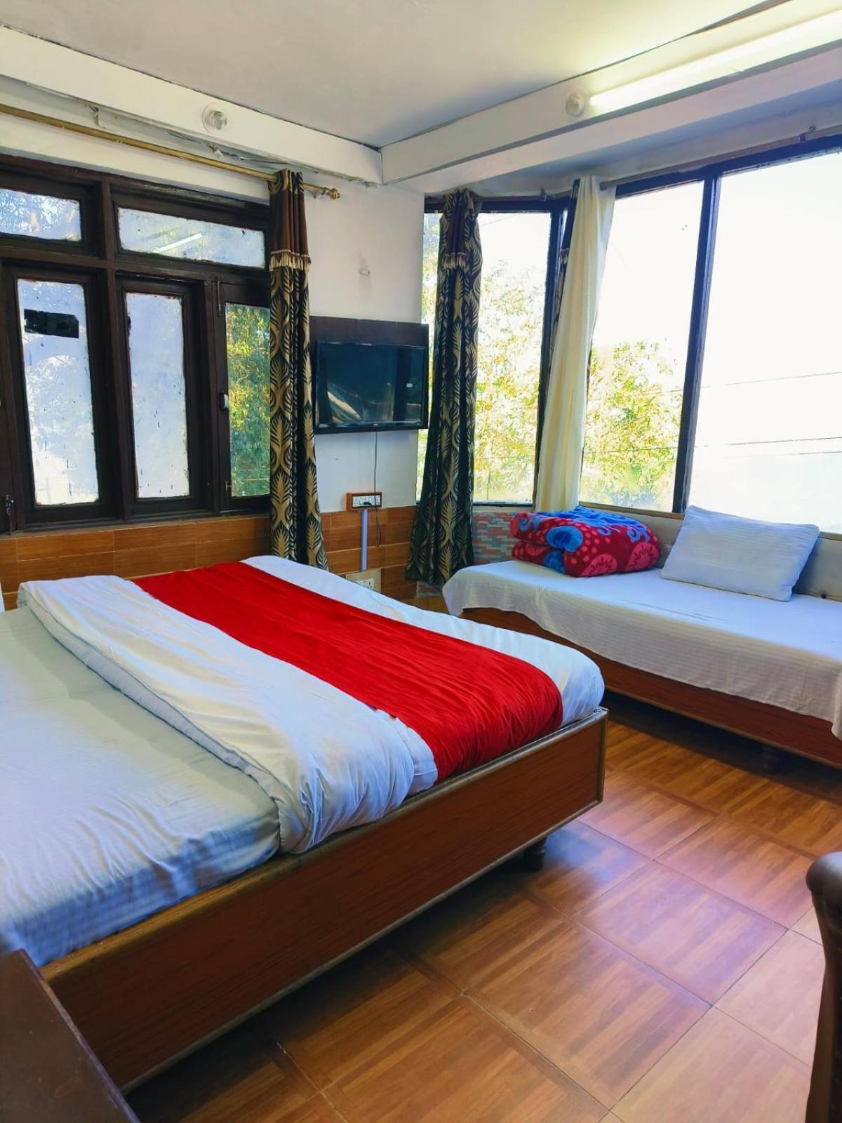 Hotel Holiday Dalhousie - Near Ghandhi Chowk Mall Road Εξωτερικό φωτογραφία
